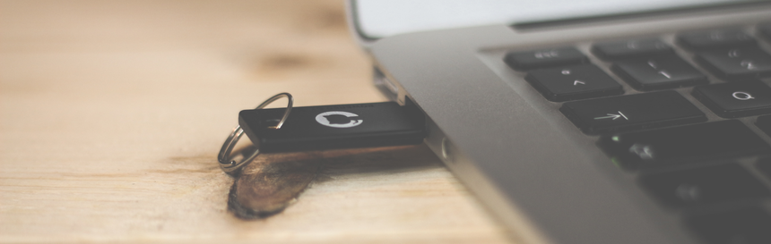 Clé USB - Brina Blum (Unsplash)