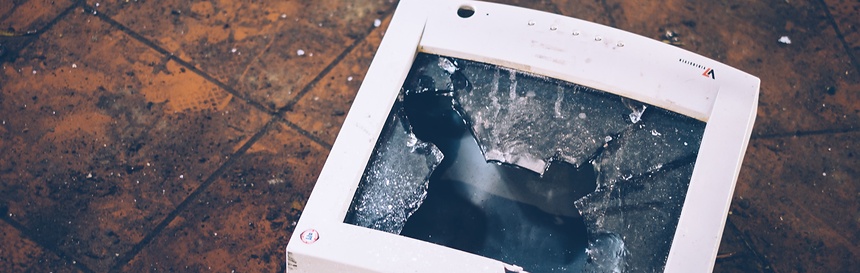 broken display glass - Julia Joppien - Unsplash