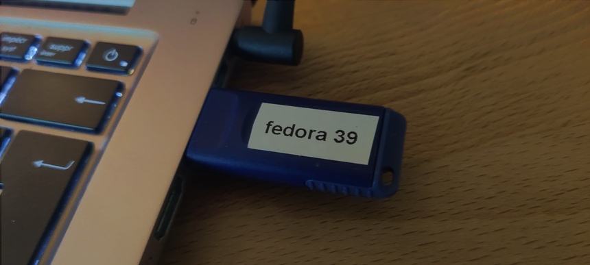 Une clé USB Live Fedora 39